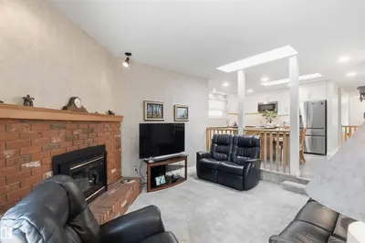Interior photo 3 of 31 GARIEPY CR NW