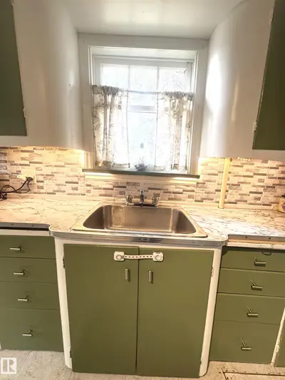Interior photo 2 of 5019 48 AV