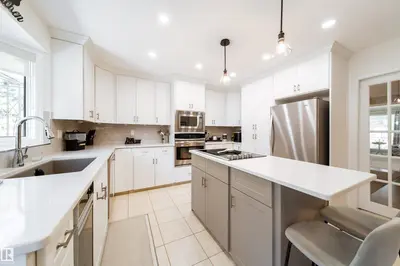 Interior photo 4 of 716 Hendra CR NW NW
