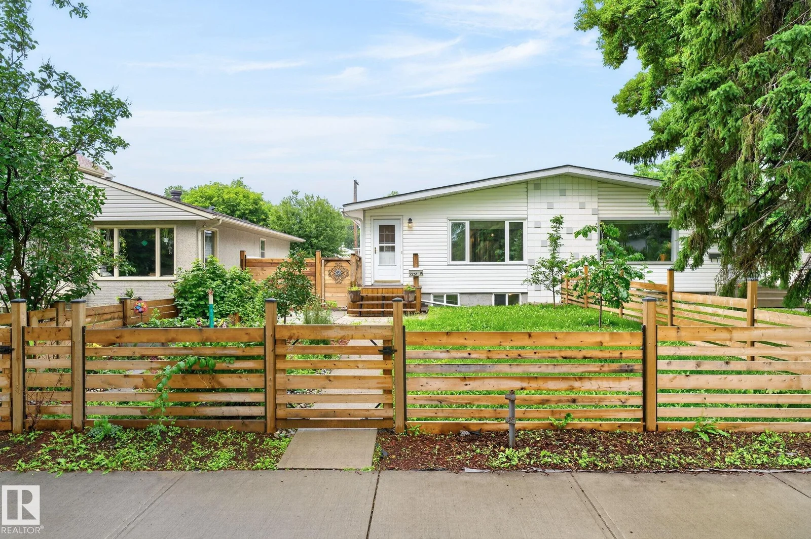 9258 91 ST NW, Edmonton - 5 bedroom Duplex for sale