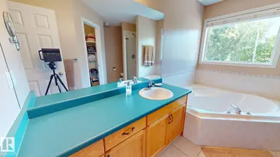 Interior photo 3 of 4 OAKLAND WY
