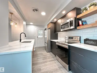 Interior photo 1 of 862 ERIN PL NW
