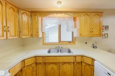 Interior photo 2 of 5020 47 ST