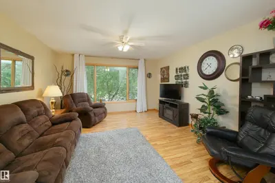 Interior photo 4 of 5020 47 ST