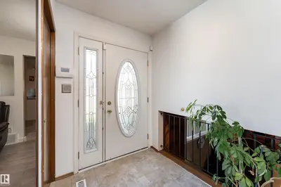 Interior photo 1 of 611 KIRKNESS RD NW
