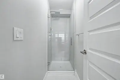 Interior photo 4 of #1225 5151 WINDERMERE BV SW