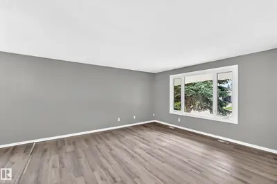 Interior photo 4 of 1169 72 ST NW