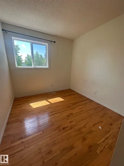 Interior photo 3 of 5 WOODVALE VG NW