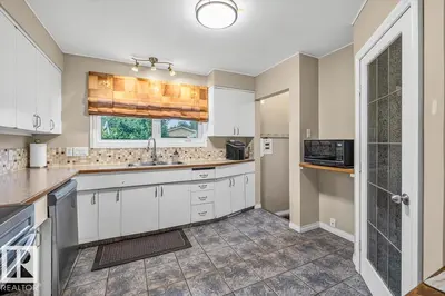 Interior photo 4 of 5903 102 AV NW NW