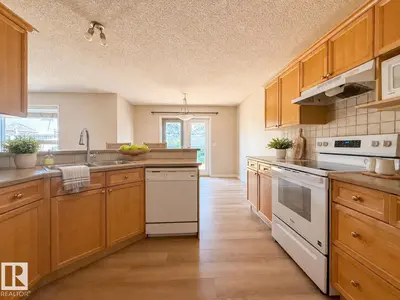 Interior photo 2 of 976 RUTHERFORD RD SW