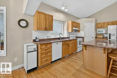 Interior photo 2 of 925 BURROWS CR NW