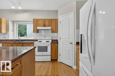 Interior photo 3 of 925 BURROWS CR NW