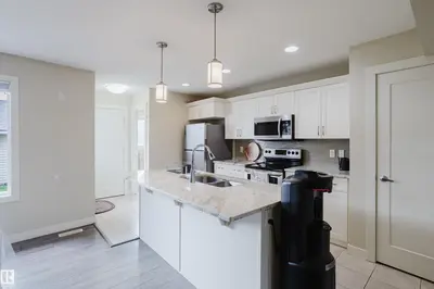 Interior photo 3 of 124 CY BECKER BV NW