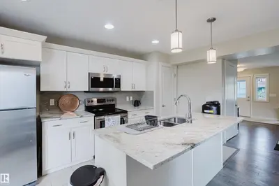 Interior photo 2 of 124 CY BECKER BV NW
