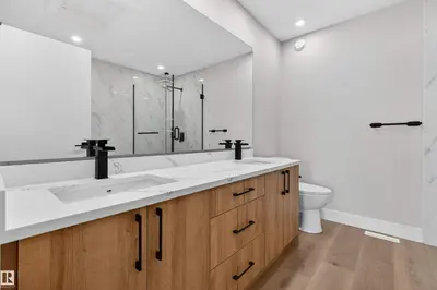 Interior photo 3 of 10707-09 128 AV NW