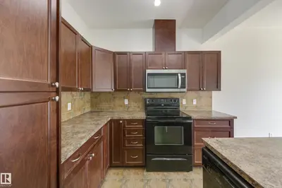 Interior photo 3 of 101 SANDSTONE ES