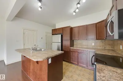 Interior photo 2 of 101 SANDSTONE ES