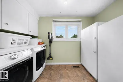 Interior photo 4 of 11233 34A AV NW
