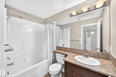 Interior photo 3 of 466 CHAPPELLE DR SW