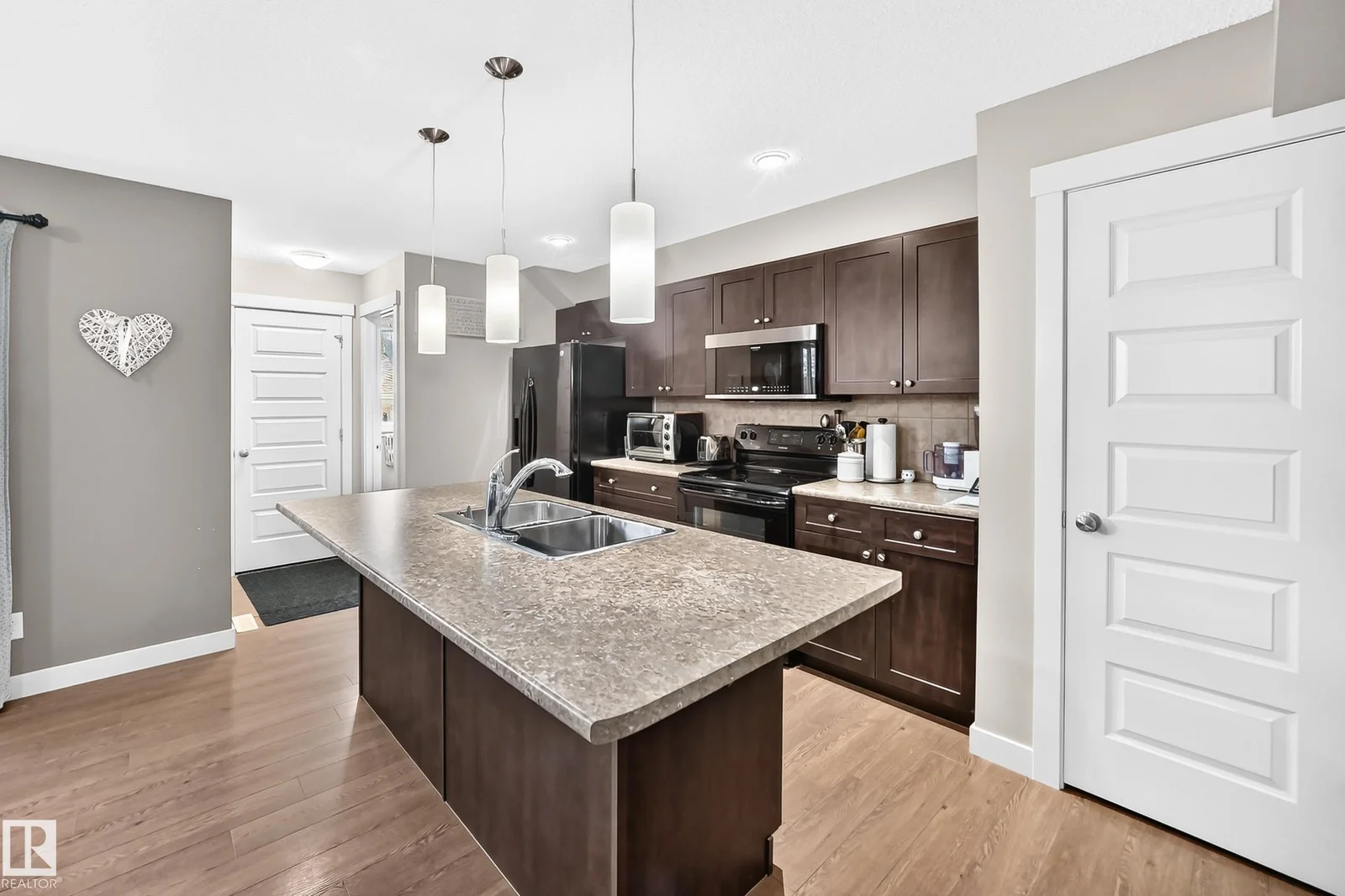 466 CHAPPELLE DR SW, Edmonton - 2 bedroom Residential Attached for sale