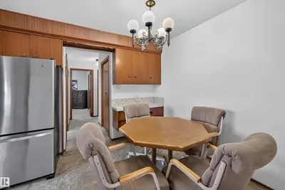 Interior photo 4 of 