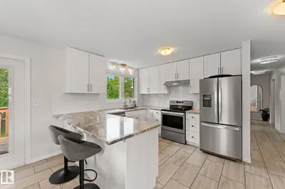 Interior photo 3 of 34 STIRLING RD NW