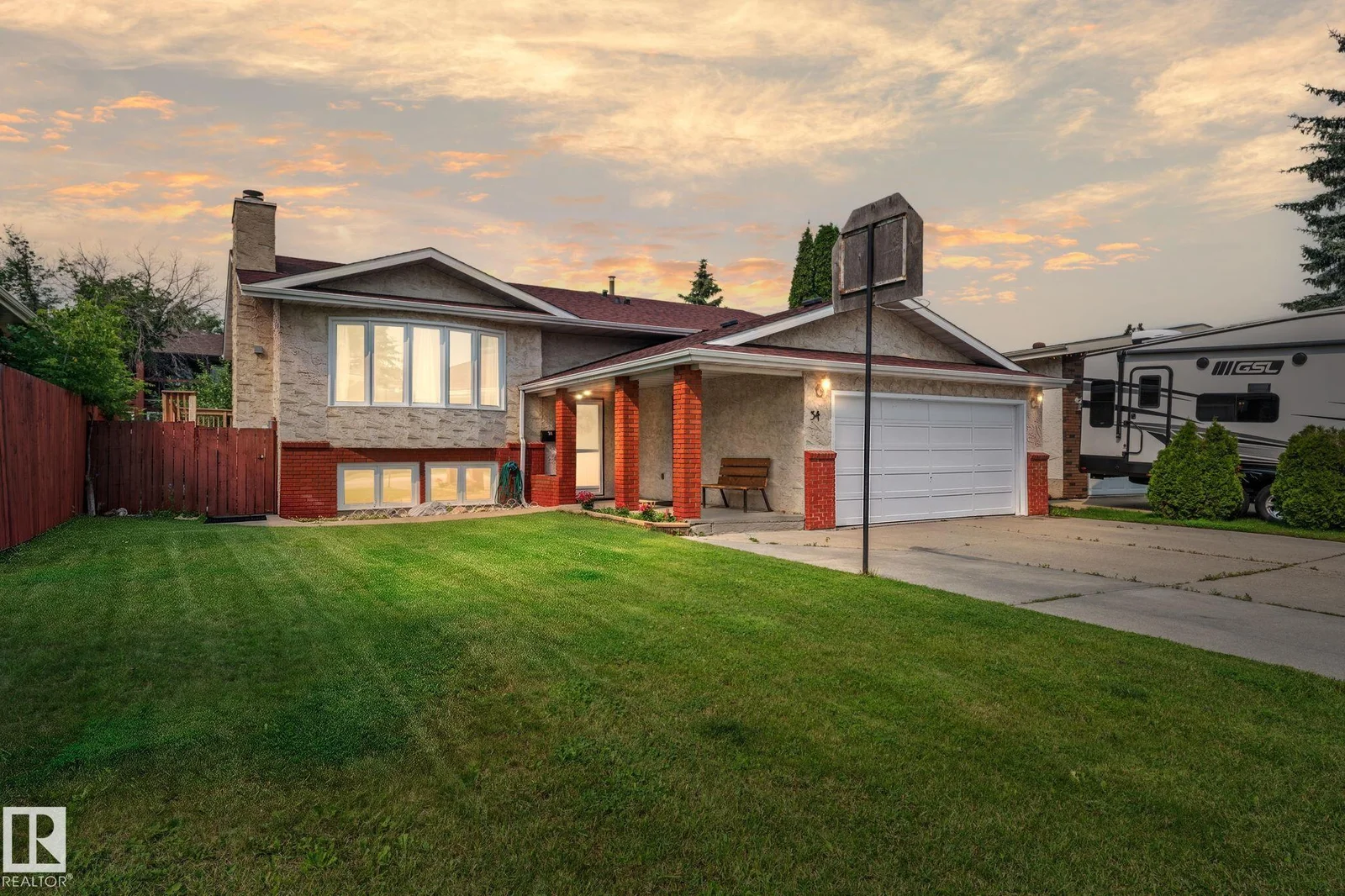 34 STIRLING RD NW, Edmonton - 6 bedroom Detached Single Family for sale