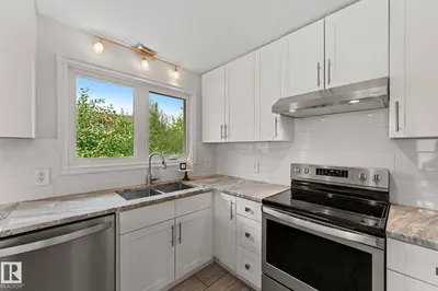 Interior photo 2 of 34 STIRLING RD NW