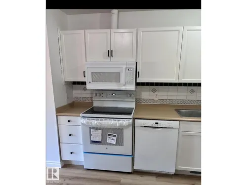 17423 92 AV NW, Edmonton - $285,000