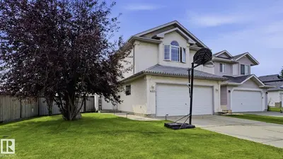 Interior photo 1 of 4105 36A AV NW