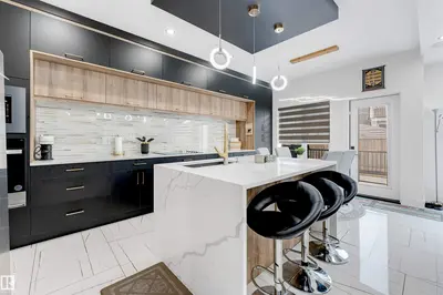 Interior photo 4 of 1827 17 AV NW