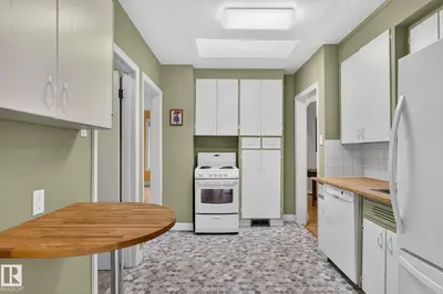 Interior photo 2 of 6261 112A ST NW