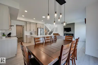 Interior photo 4 of 15628 15 AV SW