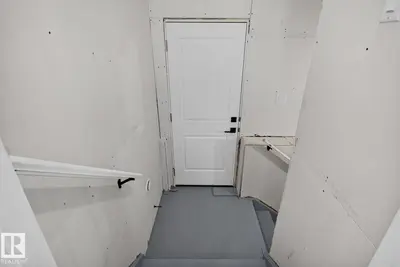 Interior photo 4 of 450 Robinson Blvd NE