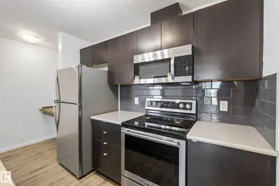 Interior photo 3 of #319 508 Albany WY NW