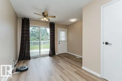 Interior photo 2 of 3909 43 AV