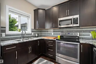 Interior photo 2 of #39 401 BOTHWELL DR