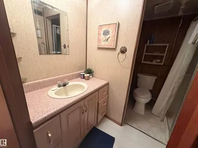 Interior photo 3 of 515 5th St. Norris Beach
