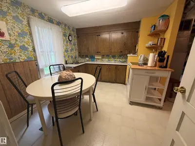 Interior photo 2 of 515 5th St. Norris Beach