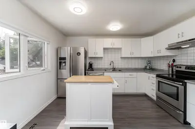 Interior photo 3 of 879 VILLAGE ME