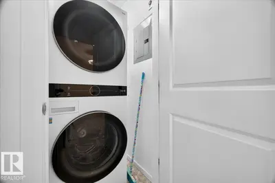 Interior photo 3 of #226 504 ALBANY WY NW