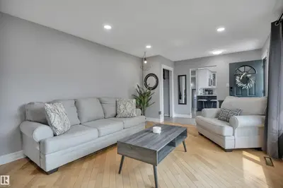Interior photo 2 of 5112 43 AV