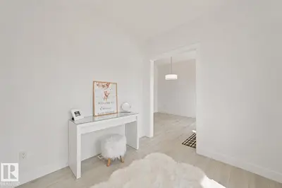 Interior photo 4 of 9815 107A AV
