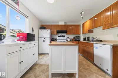 Interior photo 3 of 423 KIRKPATRICK CR NW
