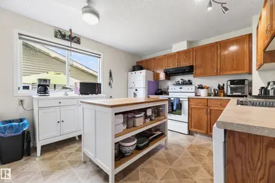 Interior photo 2 of 423 KIRKPATRICK CR NW