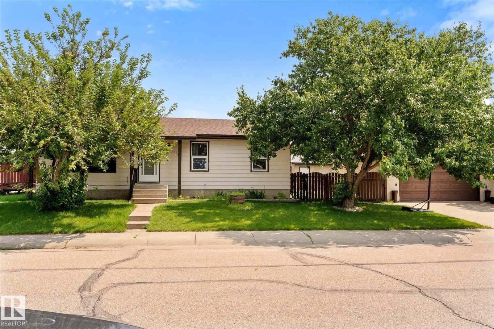 42 MCNABB CR, Stony Plain - 5 bedroom Detached Single Family for sale