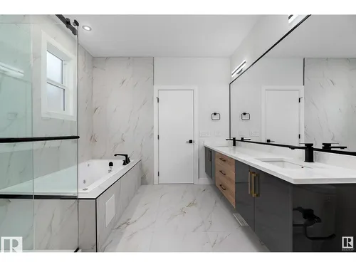 138 SOUTH RAVINES DR, Devon - $574,999