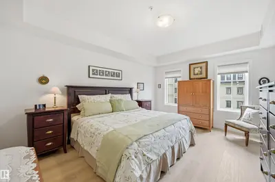Interior photo 3 of #338 1406 HODGSON WY NW