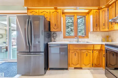 Interior photo 3 of 5825 52 ST