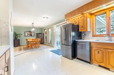 Interior photo 4 of 5825 52 ST
